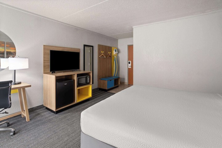 1 King Bed (1 of 5)