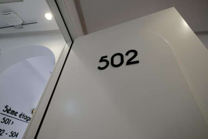 Room 10 of 32