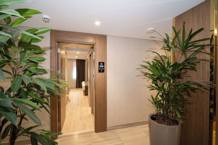 Ballroom/Hall 165 of 170