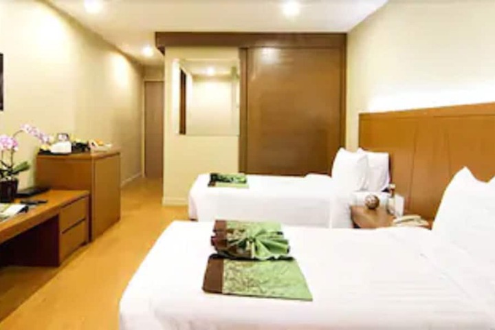 Room 10 of 29