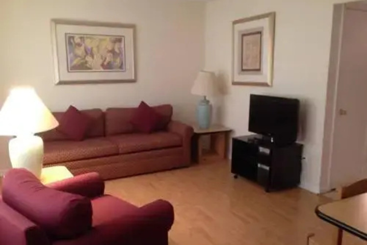 Room 4 of 10