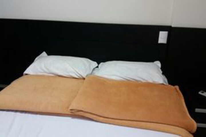 Room 10 of 26