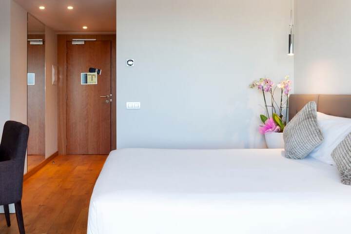 Room 10 of 37