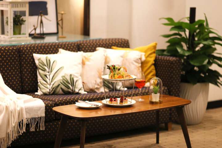 Lounge 62 of 64