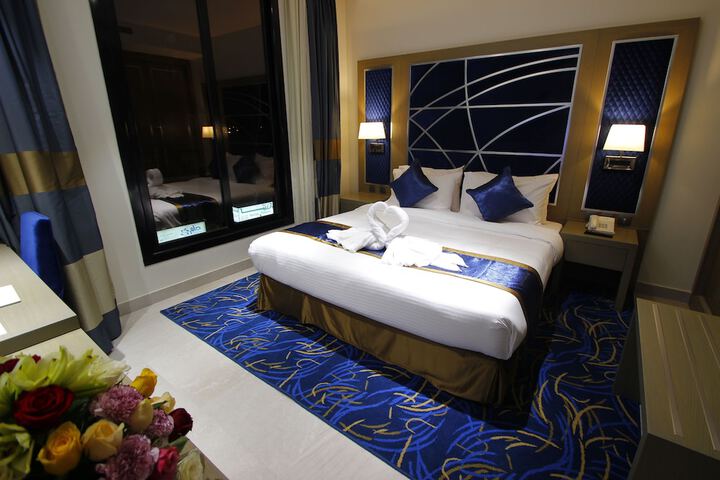 Room 12 of 37