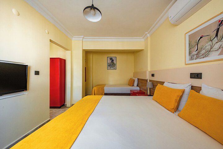 Room 9 of 82