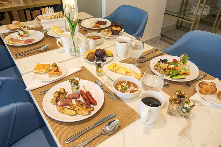 Dining 5 of 6