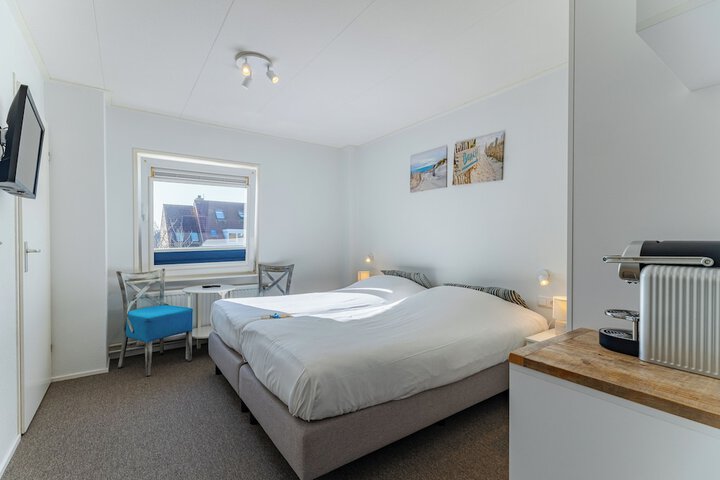 Room 60 of 144