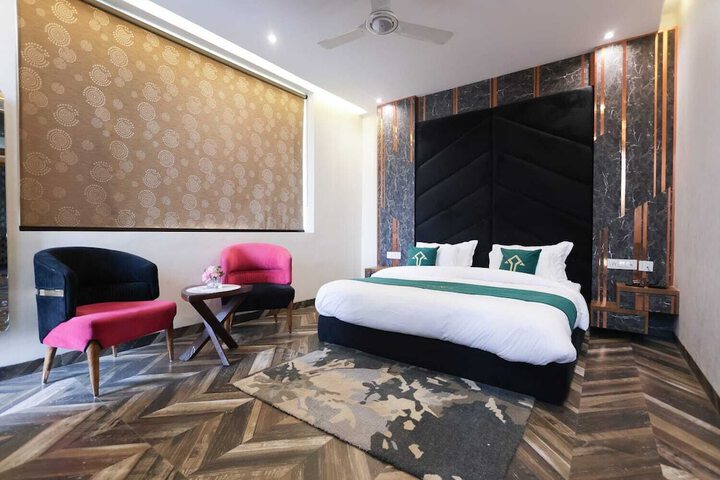 Room 5 of 13