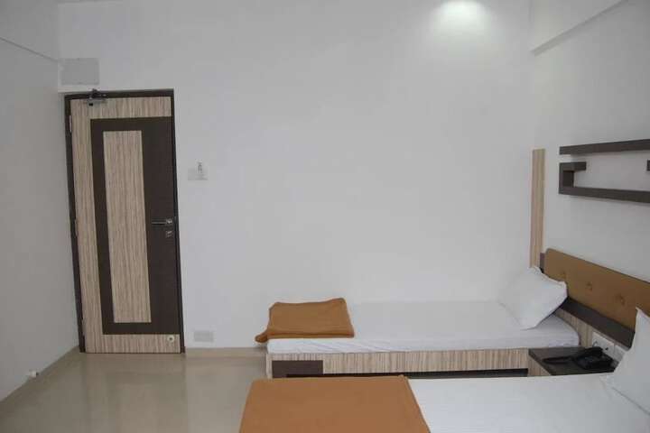 Room 10 of 42