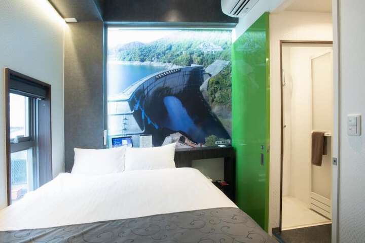 Room 11 of 26