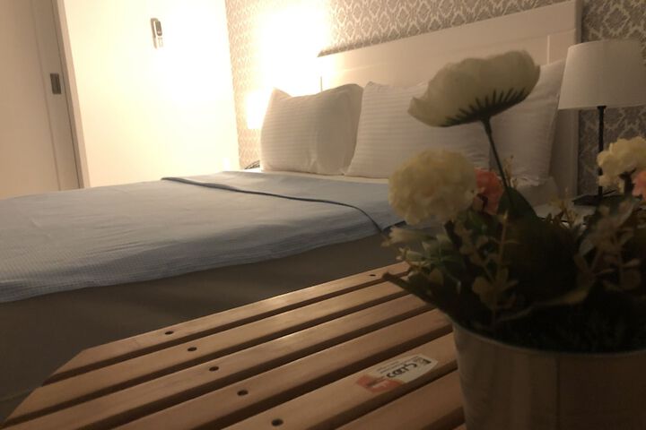 Room 12 of 32