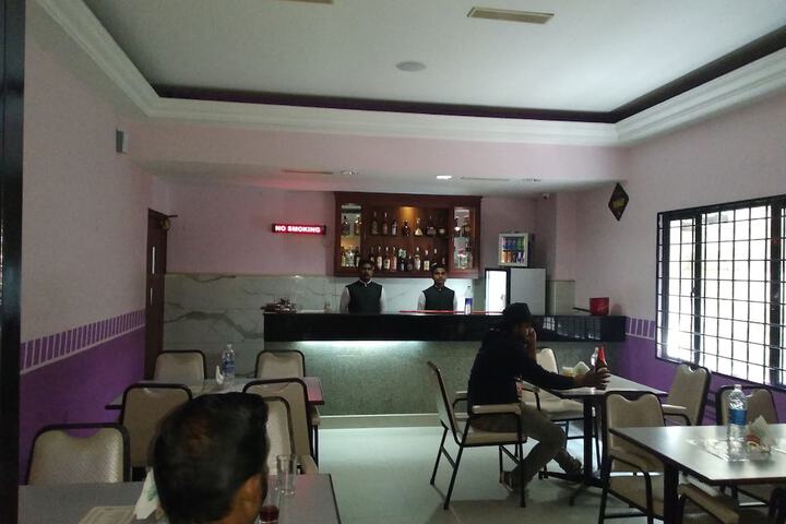 Lounge 30 of 37