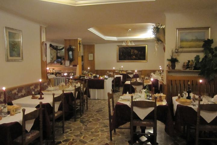 Dining 48 of 61