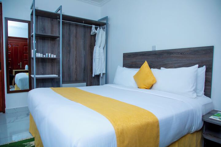 Room 3 of 34