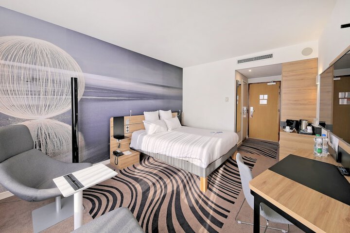 Room 12 of 157