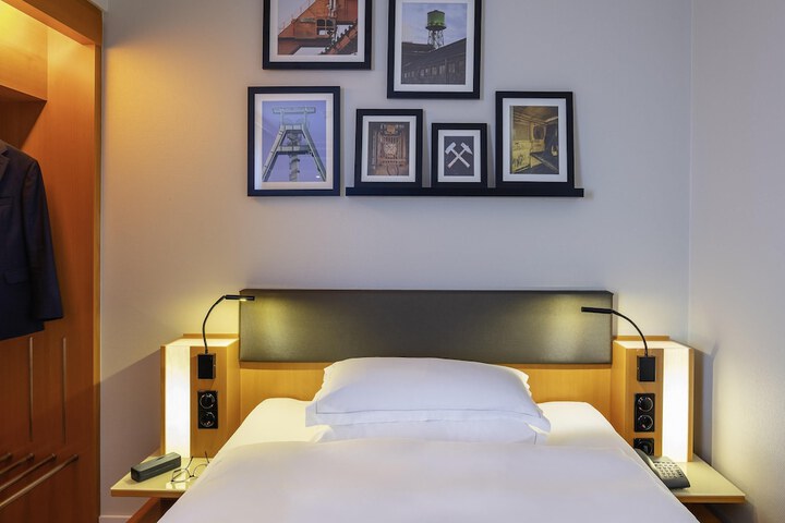 Room 18 of 83