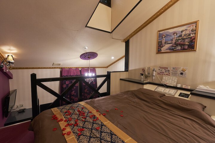 Room 3 of 28