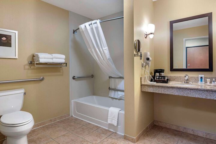 Suite 2 Queen Beds (17 of 27)