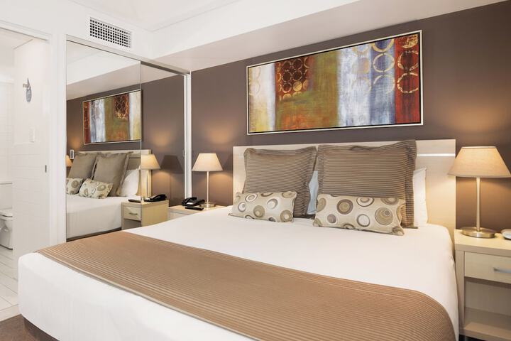 Room 32 of 60