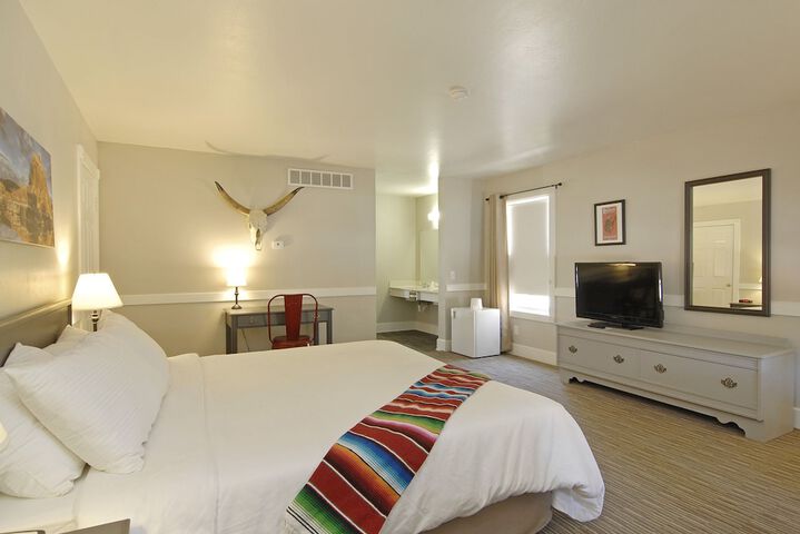 Room 3 of 82
