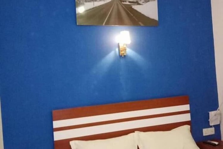 Room 11 of 24
