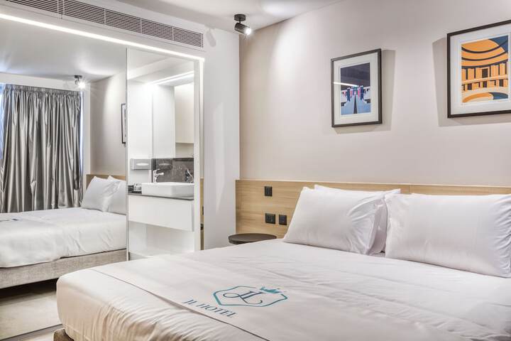 Room 13 of 79