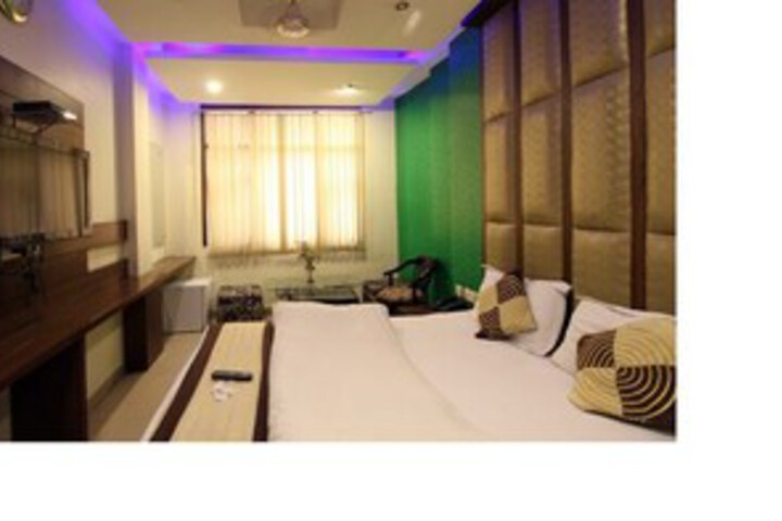 Room 13 of 27