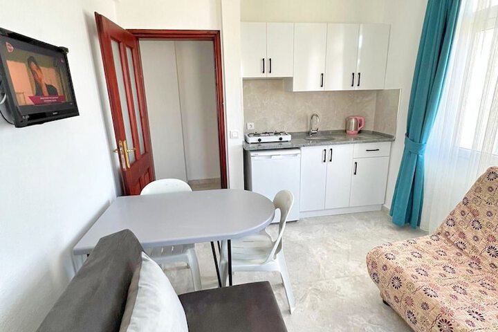 Room 7 of 28