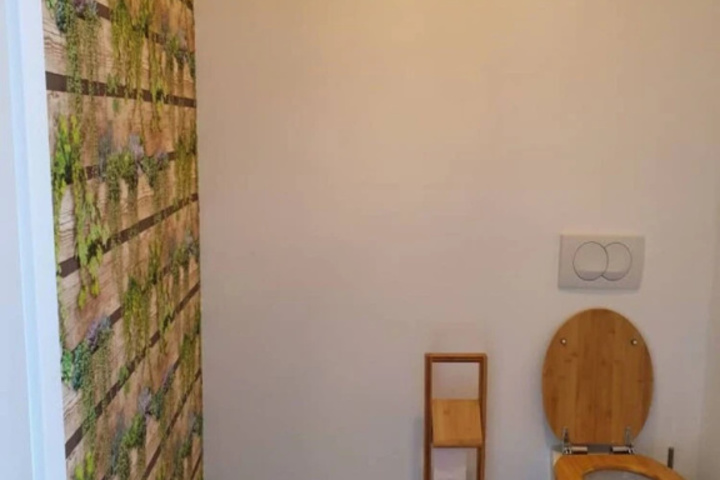 Room 10 of 16