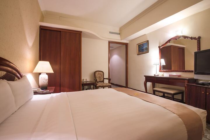 Room 30 of 47