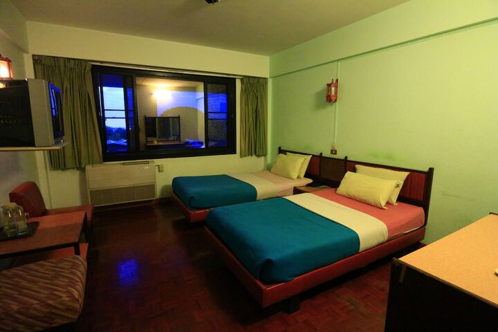 Room 6 of 39
