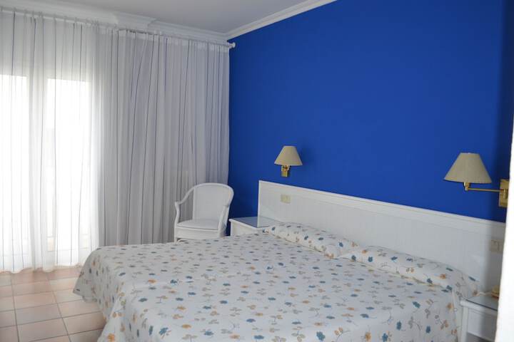 Room 8 of 102