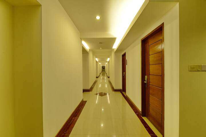 Ballroom/Hall 68 of 80