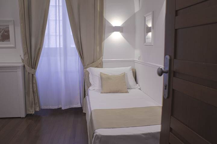 Room 2 of 34