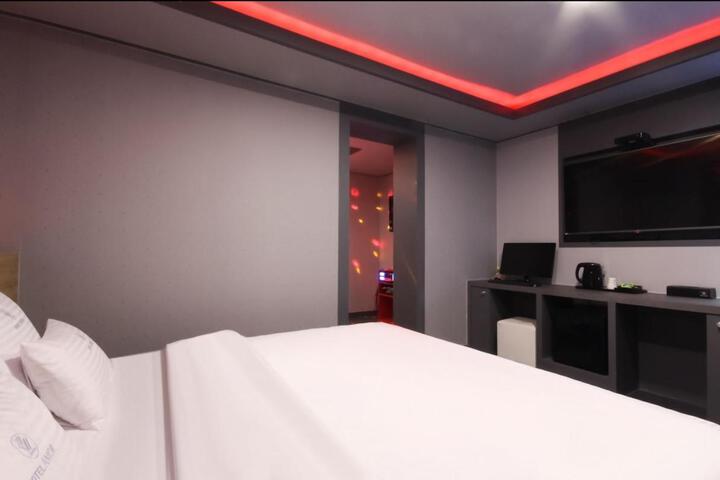 Room 21 of 121