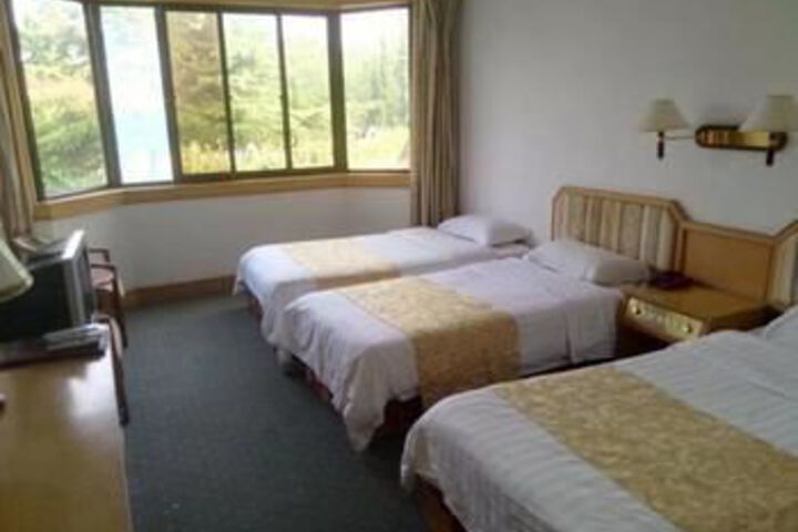 Room 10 of 16