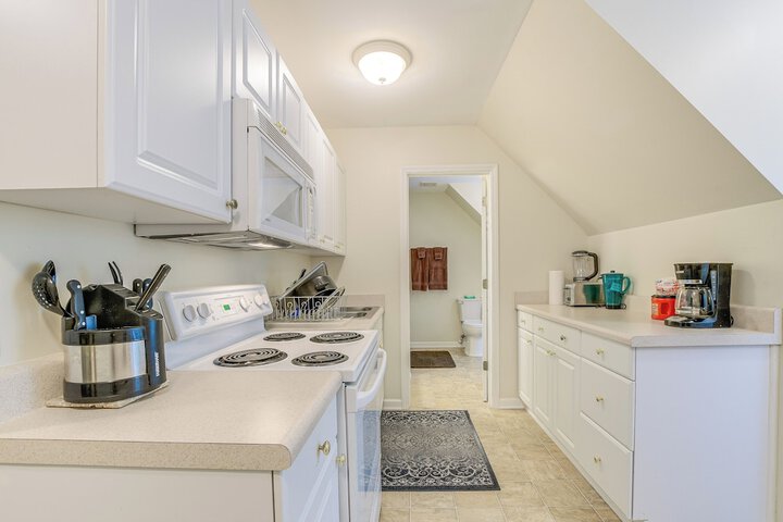 Hike Golf & Boat: Wake Forest Home w / Yard