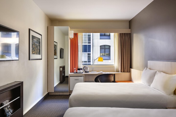 Room 8 of 37