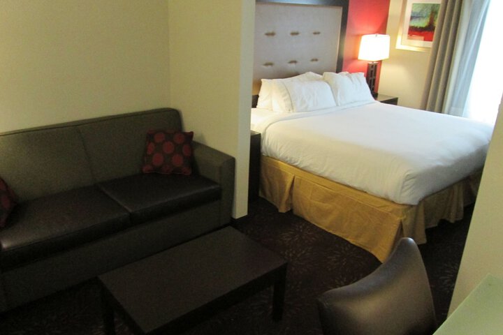 1 King Bed (8 of 32)