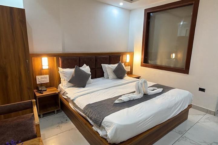 Room 16 of 33