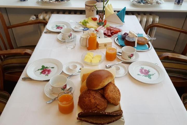 Breakfast/Coffee Service 22 of 39