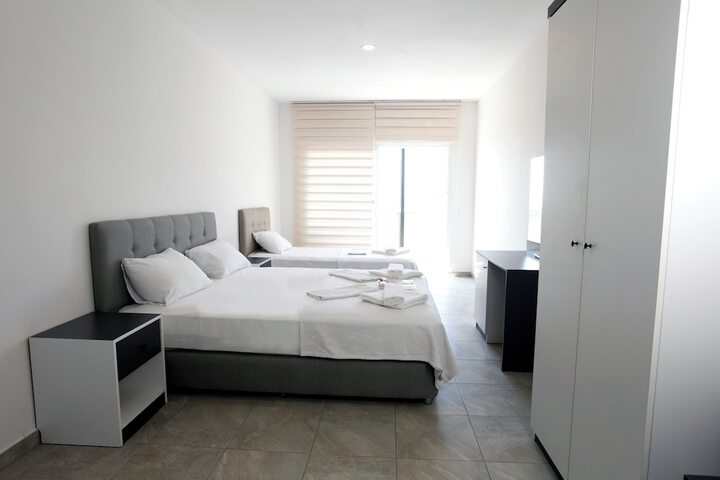 Room 13 of 34