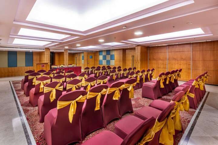Ballroom/Hall 27 of 32