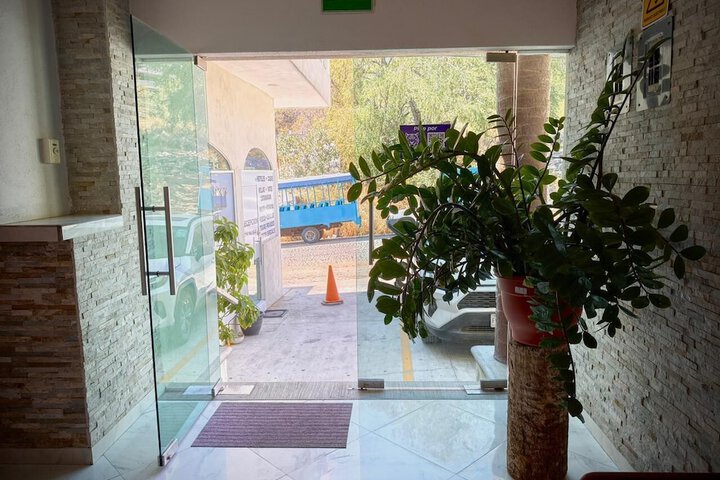 Room 9 of 15