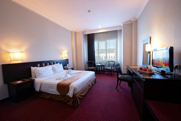 Room 2 of 33