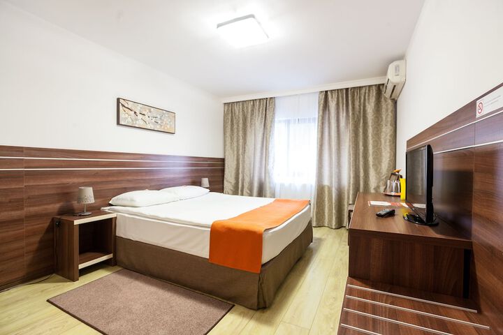Room 14 of 38