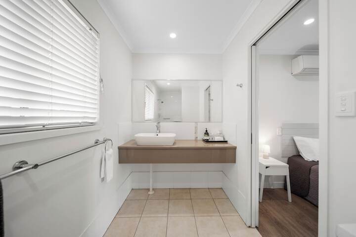 Room 4 of 27