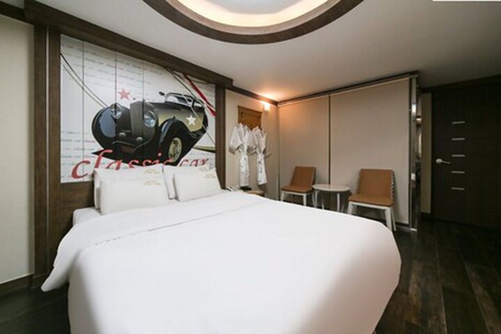 Room 20 of 28