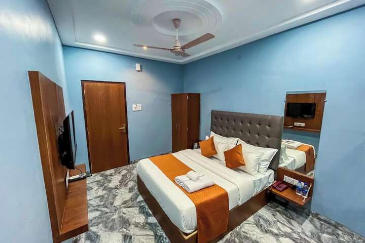 Room 10 of 30